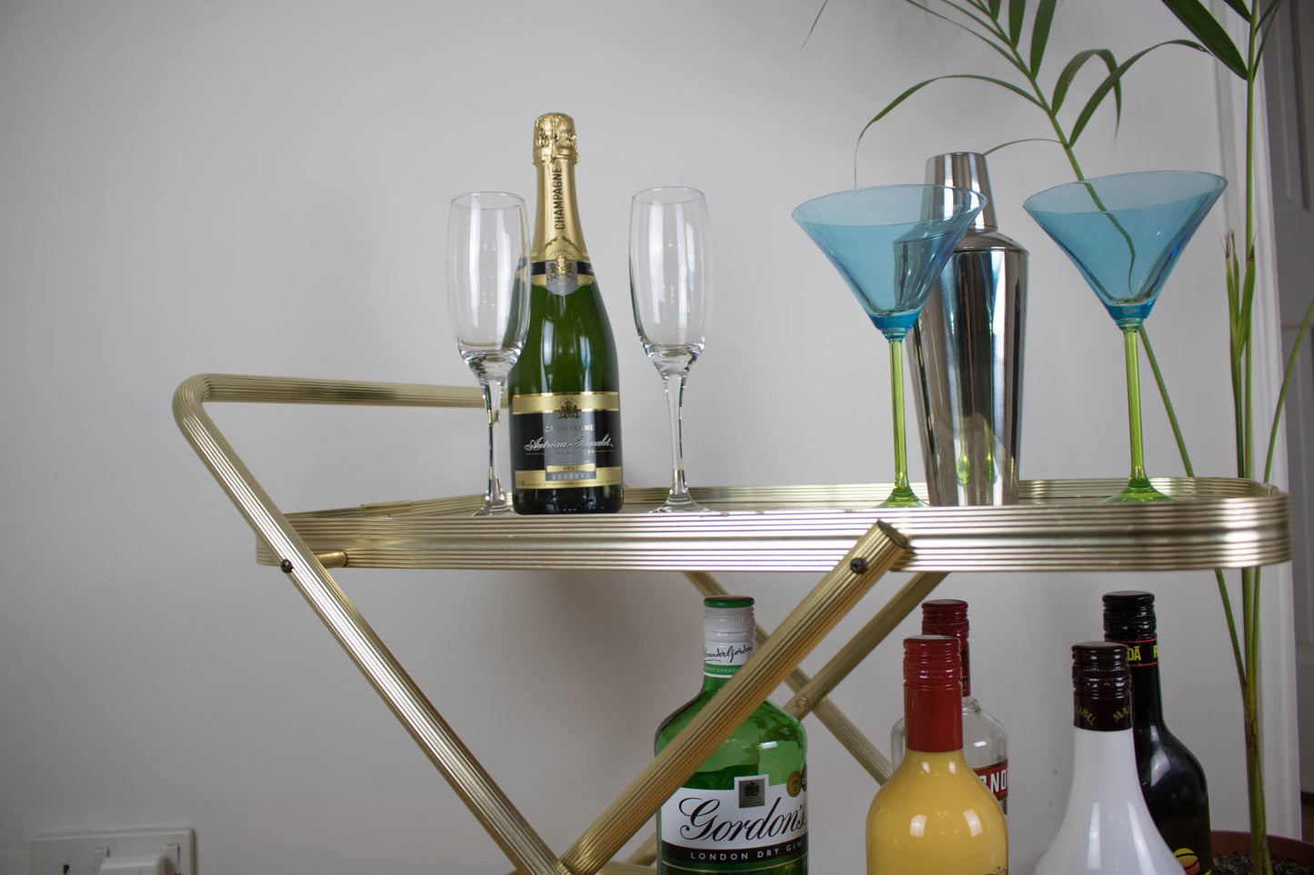 Marbled top drinks trolley - The Vintage Allure