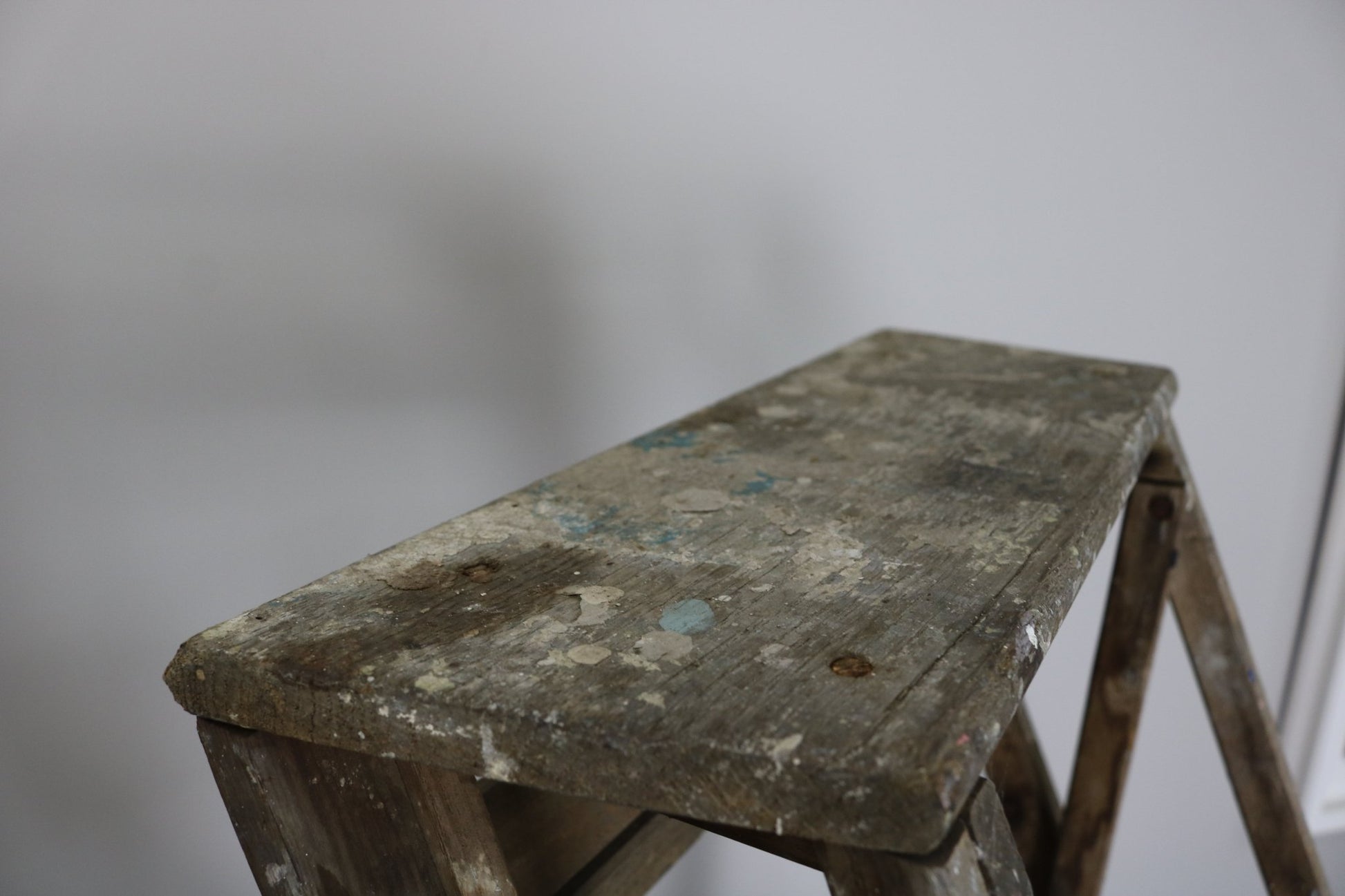 Hatherley Style Vintage Lattice Ladder - The Vintage Allure