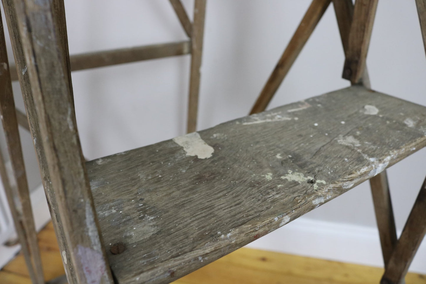 Hatherley Style Vintage Lattice Ladder - The Vintage Allure