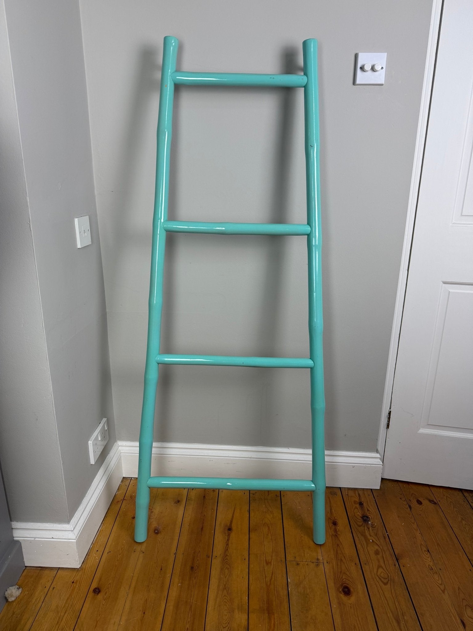 Vintage Painted Bamboo Tapered Ladder Towel Rail - The Vintage Allure