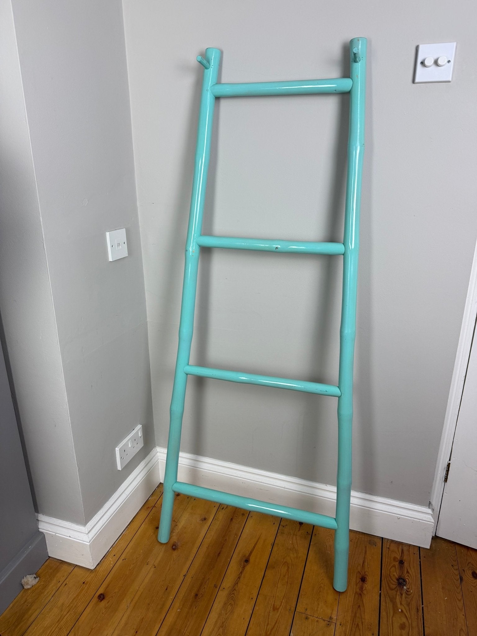 Vintage Painted Bamboo Tapered Ladder Towel Rail - The Vintage Allure